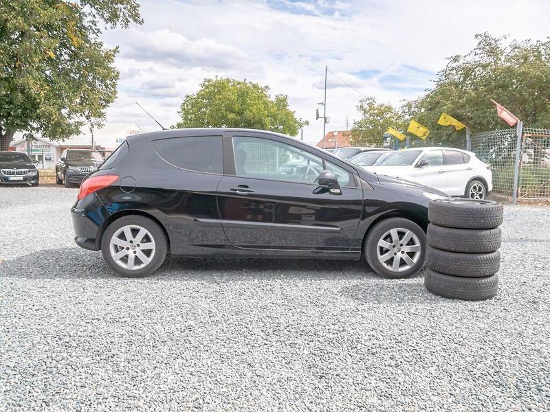 Peugeot 308 (2008) 1.6i 88KW 3DV – 2x KOLA - fotka 4 z 36