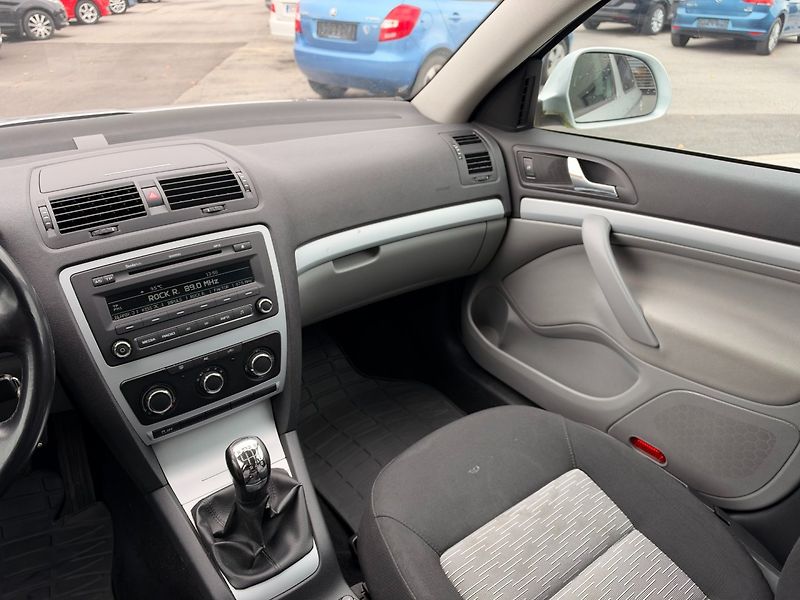 Škoda Octavia (2010) 1,2 TSI 77 Kw - fotka 16 z 30