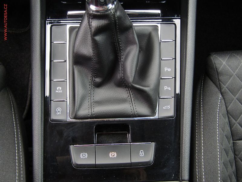 Škoda Superb (2016) 2.0 TDi, Style, TZ, navi - fotka 16 z 23