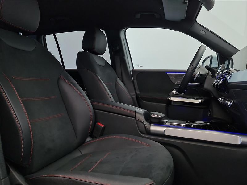 Mercedes-Benz GLB 200 4MATIC AMG Line - fotka 15 z 22