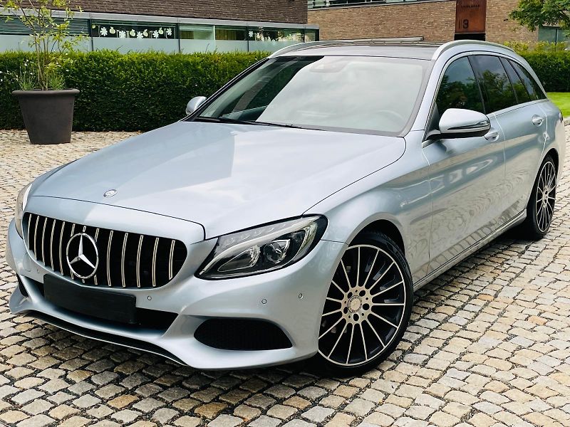 Mercedes-Benz Třídy C 220D MANUÁL VÝHŘEV SENZORY LED - fotka 2 z 52