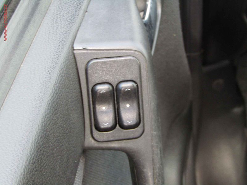 Opel Astra (2002) 1.6i, AC - fotka 12 z 14