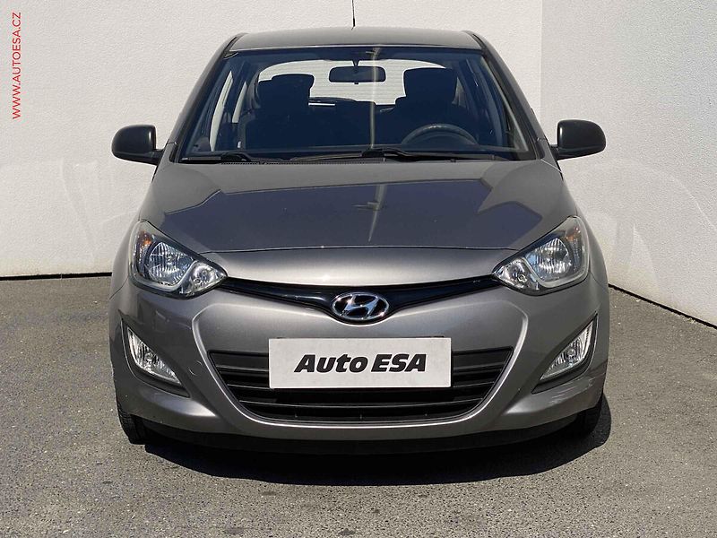 Hyundai i20 (2013) 1.2i, 1.maj,ČR, AC, 1 - fotka 2 z 16