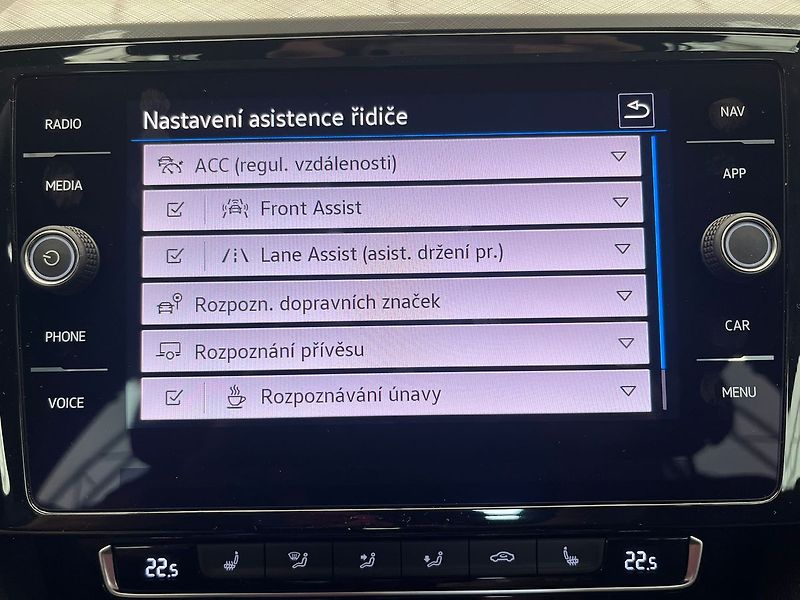 Volkswagen Passat 2.0 TDi LED SVĚTLA, rezervace - fotka 22 z 96
