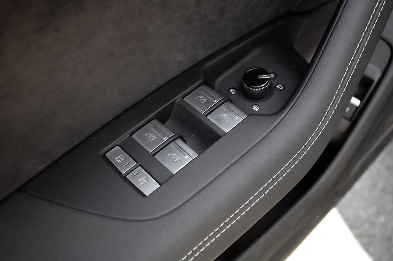 Audi A7 S-Line 50TFSIe 220kW - fotka 26 z 35