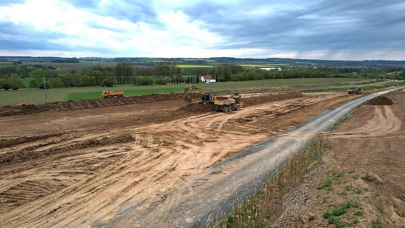 Snímky z výstavby dálnice D35 Džbánov - Litomyšl, duben 2025