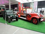 Legendární automobily značky Tatra z kopřivnické automobilky jsou nyní k vidění v ostravském nákupním centru Forum Nová Karolina.