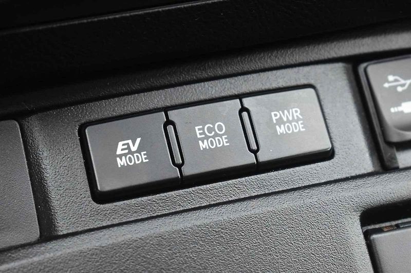 Toyota Auris hybrid je dlouhověká ojetina s nízkou spotřebou
