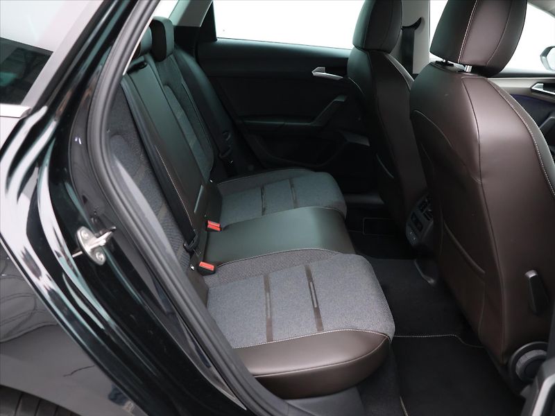 Seat Leon 2,0 TDI DSG Xcellence ST - fotka 12 z 28