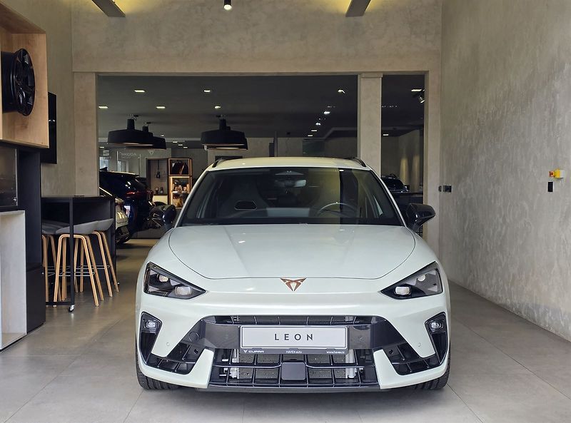 Cupra Leon (2026) SP VZ 2.0 TSI 333k DSG 4WD - fotka 4 z 12
