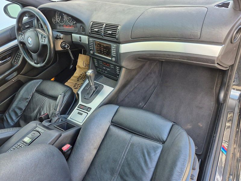 BMW Řada 5 (1996) 540i 210kW - fotka 19 z 23