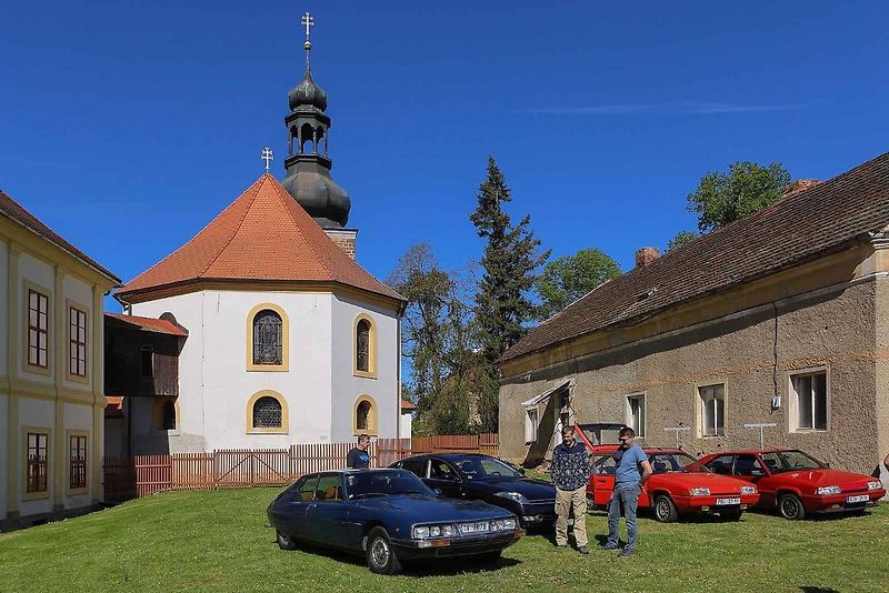 Jarní koulení - sraz automobilů a příznivců značky Citroën na zámku ve Svojšíně na Tachovsku.