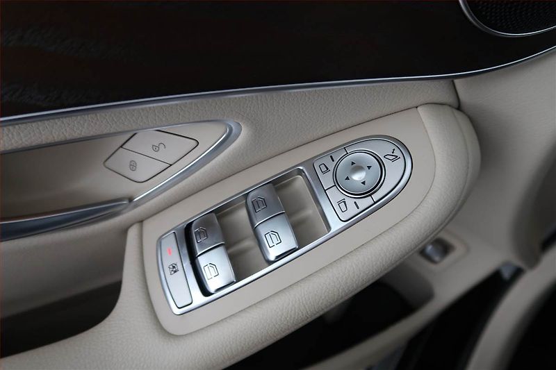 Mercedes-Benz GLC (2021) 220 d - fotka 20 z 25