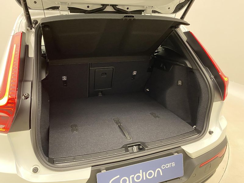 Volvo XC40 (2026) B3 AUT DARK PLUS - fotka 5 z 58
