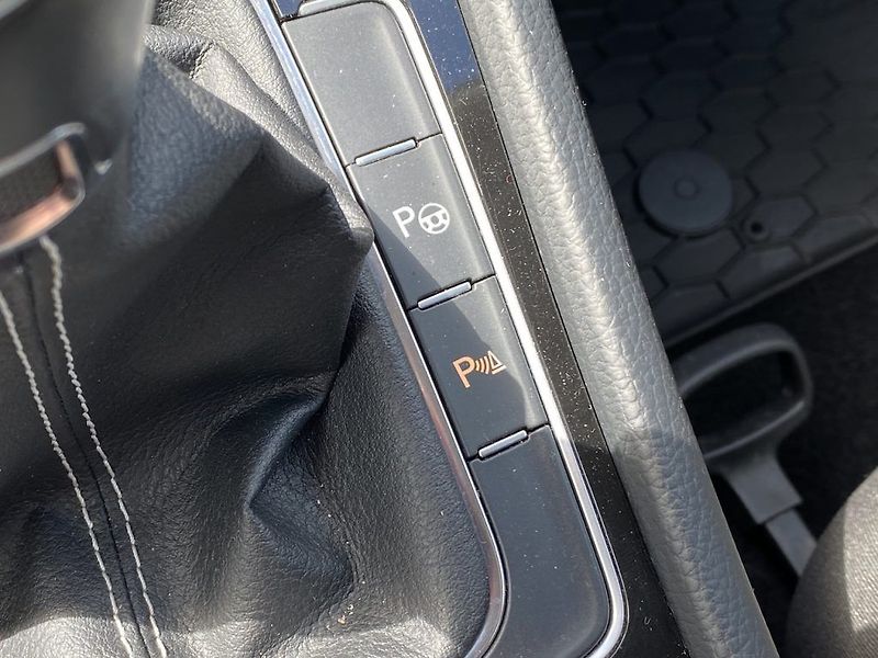 Volkswagen Golf 1.2TSi, Cup, 2x kola - fotka 23 z 28