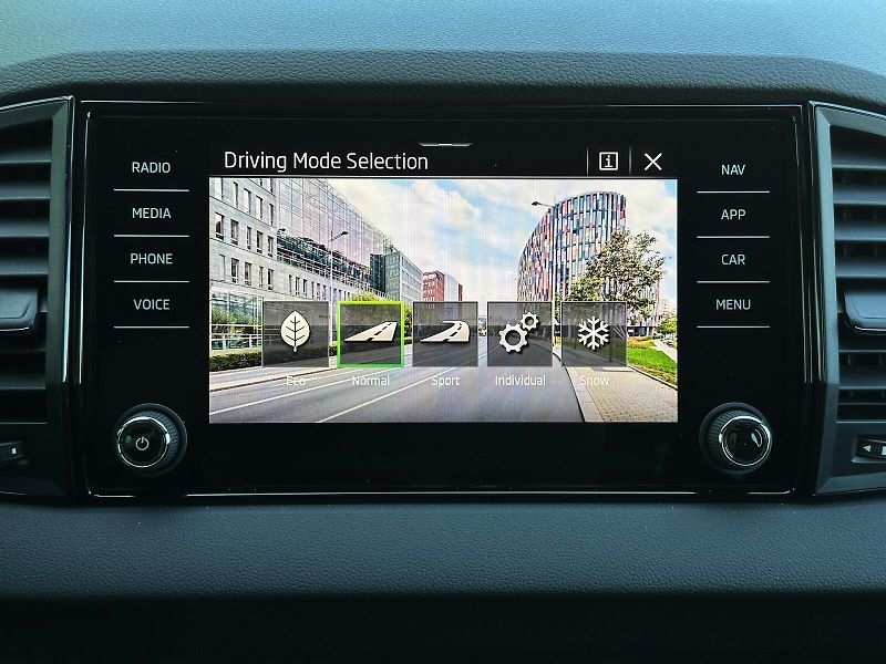 Škoda Karoq 2.0TDi 4x4 DSG 150PS Sportline - fotka 32 z 46