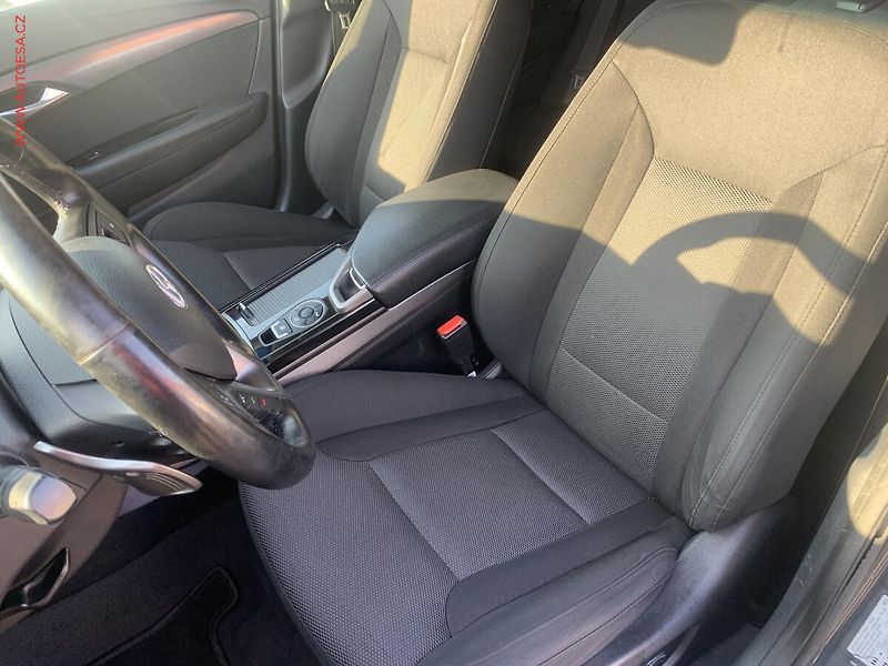 Hyundai i40 (2015) 1.7 CRDi, Automat - fotka 9 z 17