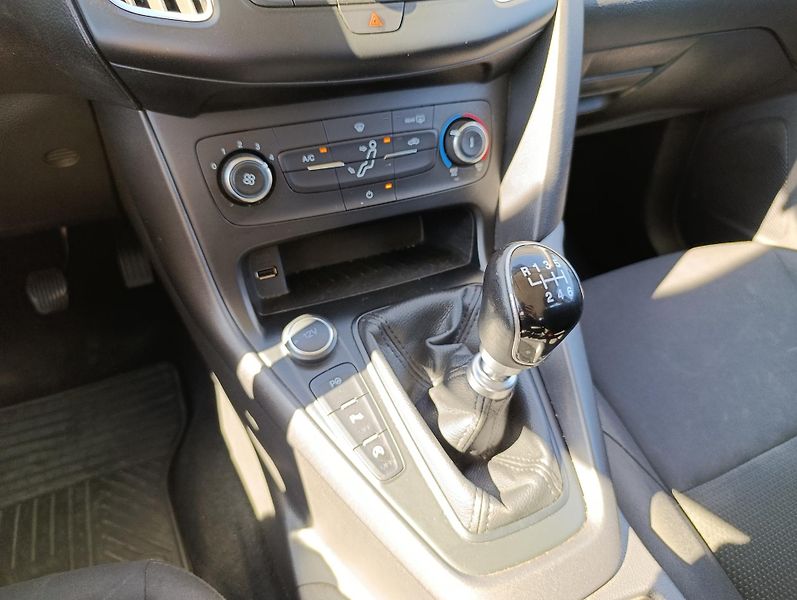 Ford Focus 1.0 ECOBOOST TREND ČR 1.MAJ  - fotka 20 z 27