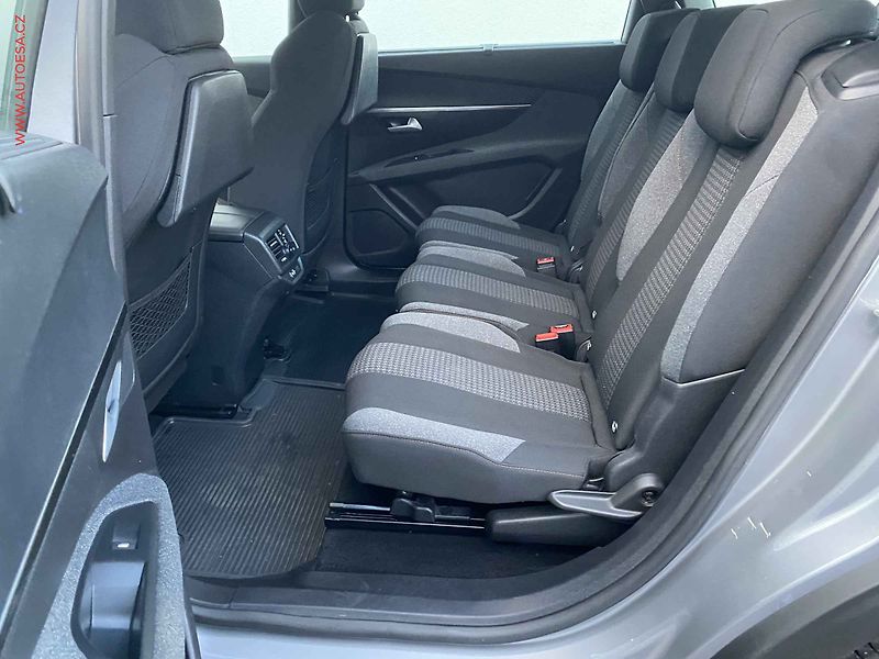 Peugeot 5008 (2021) 1.5HDi, ČR, Active, LED - fotka 10 z 17