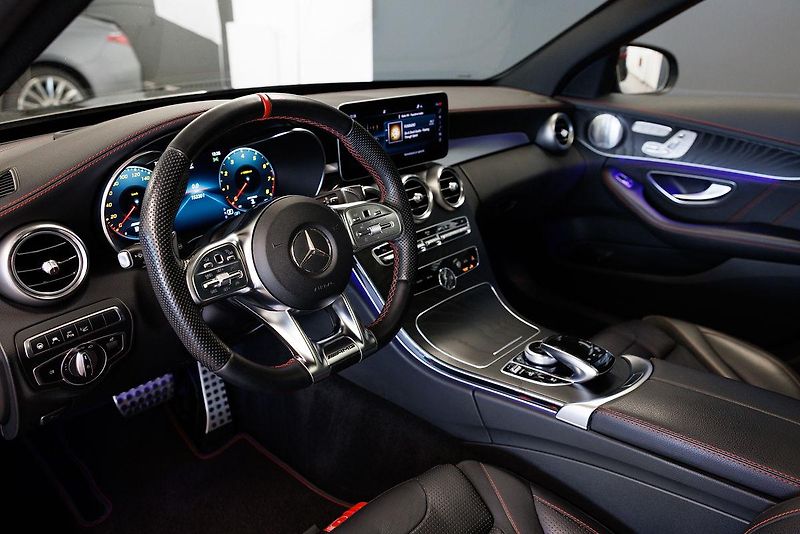 Mercedes-Benz Třídy C (2019) C43 AMG T V6 Biturbo - fotka 41 z 43