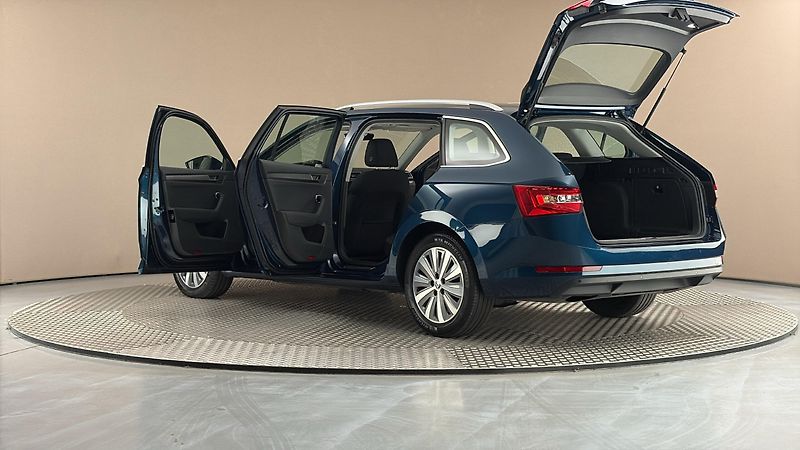 Škoda Superb 2.0 TDI DSG Style Combi - fotka 7 z 26