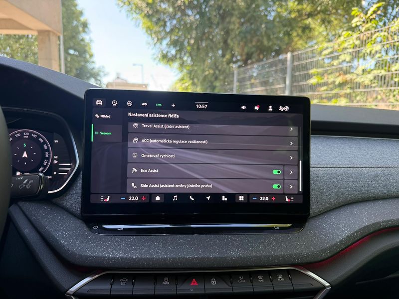 Škoda Octavia Top Selection 2.0 TDI 110kw DS - fotka 17 z 25