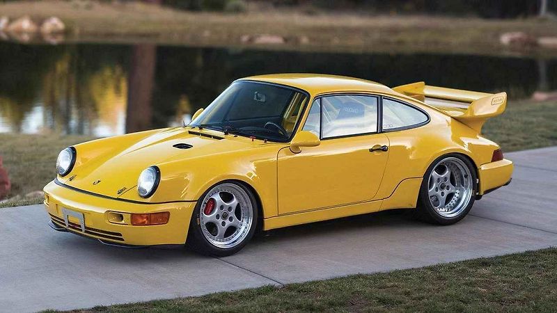 Celkem 12 úžasných Porsche půjde do aukce.