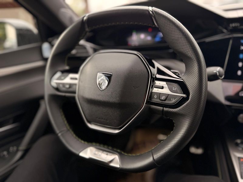 Peugeot 408 GT HYBRID 145 CH E-DCS - fotka 12 z 26
