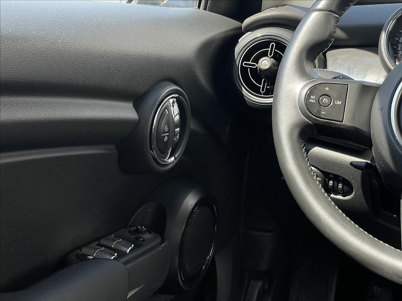 Mini Cooper 1,5 ACC+PDC - fotka 13 z 22