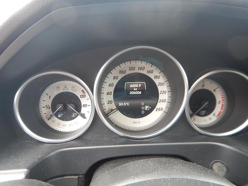 Mercedes-Benz Třídy E E 220 CDI, DIGIKLIMA, TAŽNÉ - fotka 19 z 25
