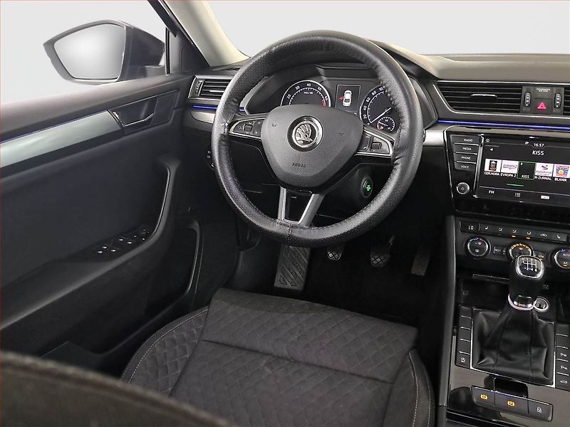 Škoda Superb (2017) 1.4 TSI, Navi, Bi-Xenony - fotka 7 z 24
