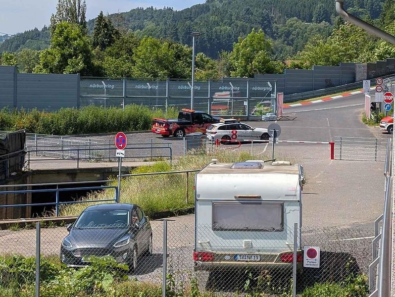 Jízda ostrým tempem v zatáčce karusel je skutečně velkým zážitkem.