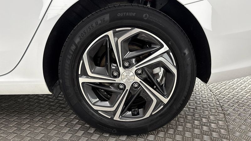 Hyundai i30 1.0 T-GDI Smart Kombi - fotka 19 z 28