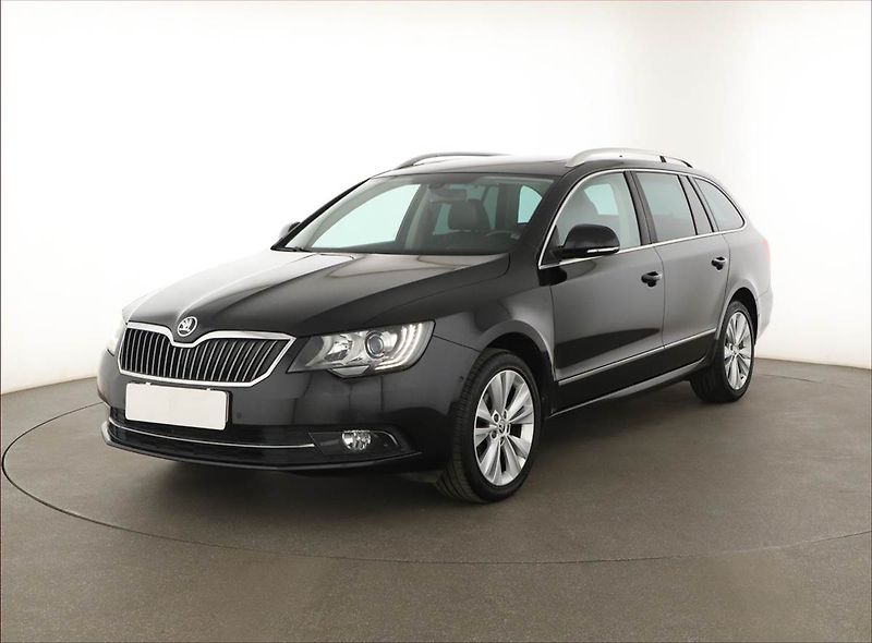 Škoda Superb (2015) Style 1.6 TDI, Kůže, Navi - fotka 2 z 17