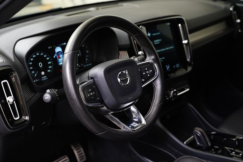Volvo XC40 - fotka 14 z 26