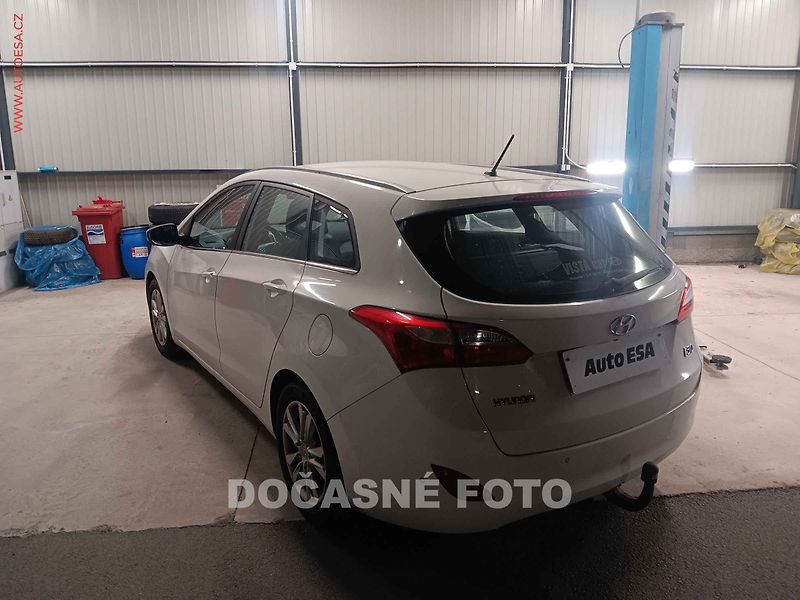Hyundai i30 (2014) 1.6i CVVT - fotka 2 z 3