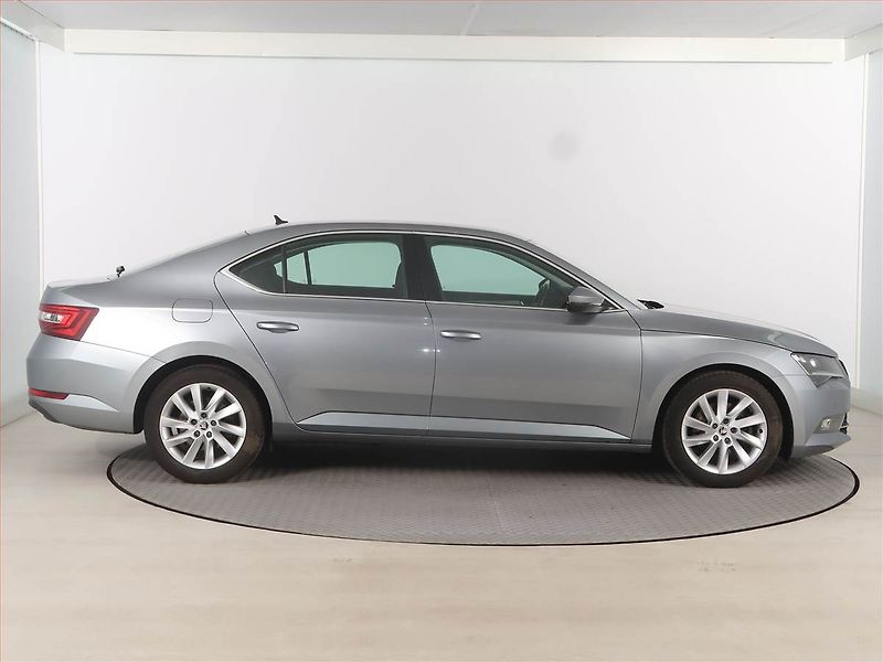 Škoda Superb (2018) 2.0 TDI, Automat, Navi - fotka 6 z 17