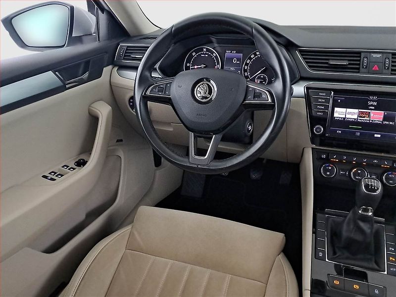 Škoda Superb (2015) Style 2.0 TDI, Kůže, Navi - fotka 7 z 19