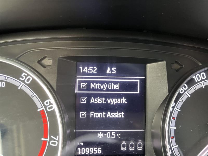 Škoda Fabia 1,0 Tažné,Navigace,Car Play - fotka 16 z 18