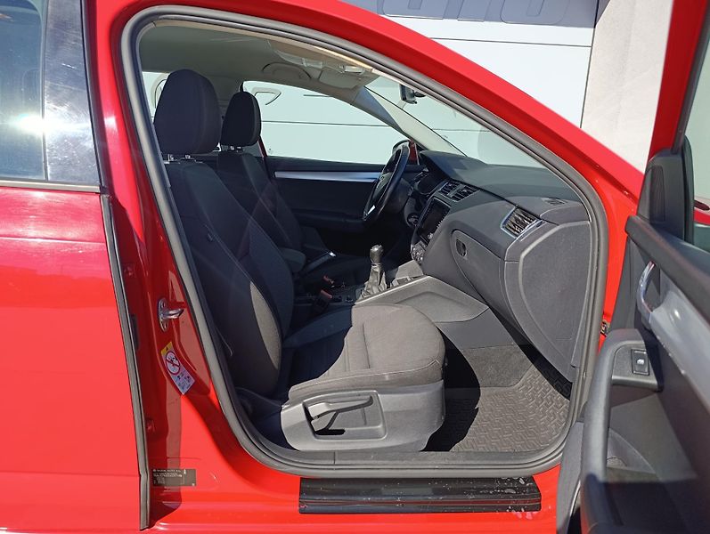 Škoda Octavia 1.6TDI 85kW ČR DPH - fotka 18 z 31