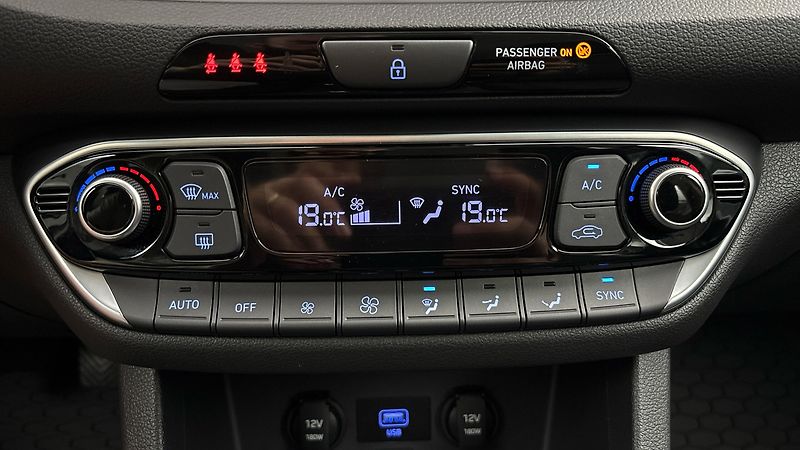 Hyundai i30 1.0 T-GDI Smart Kombi - fotka 13 z 26