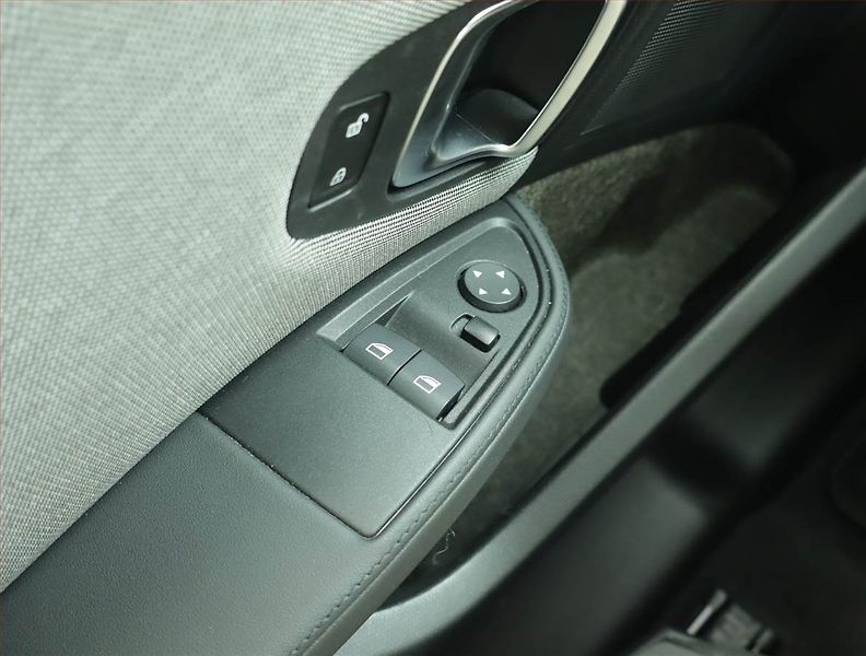 BMW i3 (2022) 120Ah BEV, SoH 98% - fotka 15 z 18