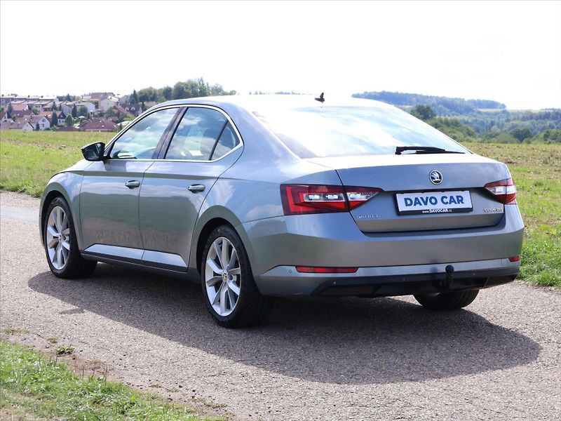 Škoda Superb 2,0 TDI 140kW DSG Style Plus - fotka 5 z 29