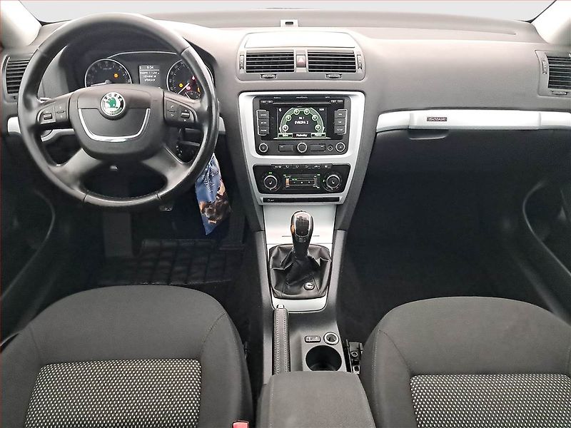 Škoda Octavia (2011) Scout 2.0 TDI, 4X4, Xenony - fotka 8 z 16