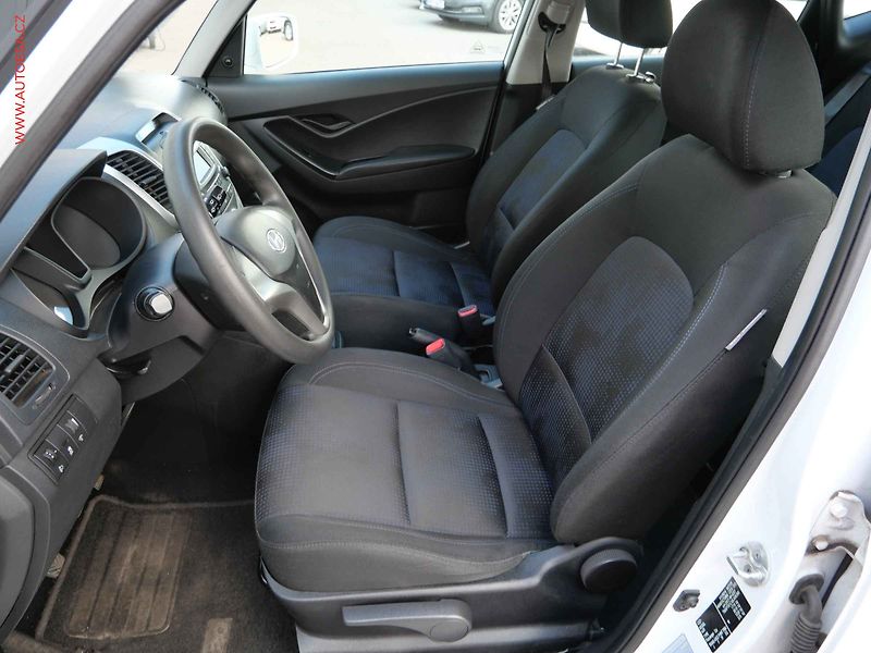 Hyundai ix20 (2011) 1.4 i - fotka 9 z 12