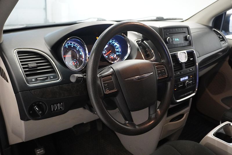 Chrysler Town & Country 3.6i TOWN&COUNTRY  4X4 AUTOMAT - fotka 13 z 36