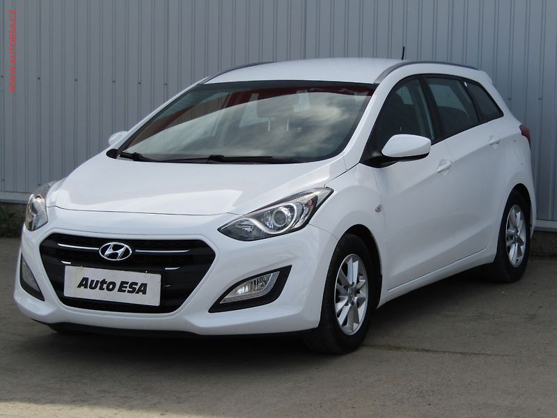 Hyundai i30 (2017) 1.6 GDi, ČR, AC, tempo, park - fotka 3 z 17