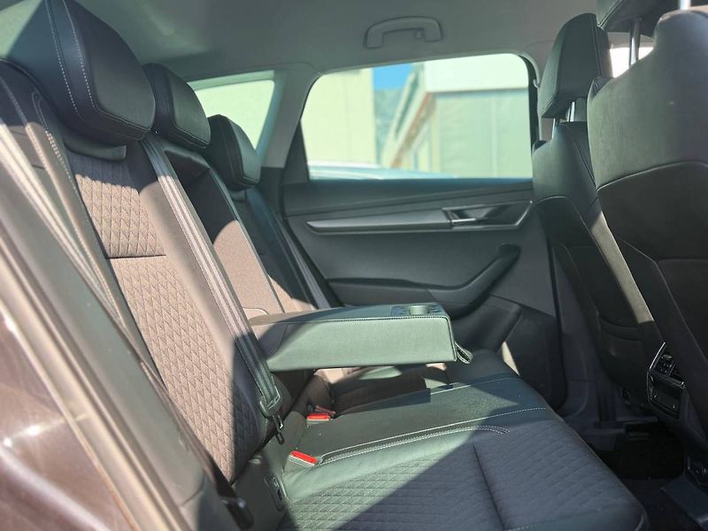 Škoda Karoq Style Plus 1,5 TSI 110kW 7° DS - fotka 8 z 38