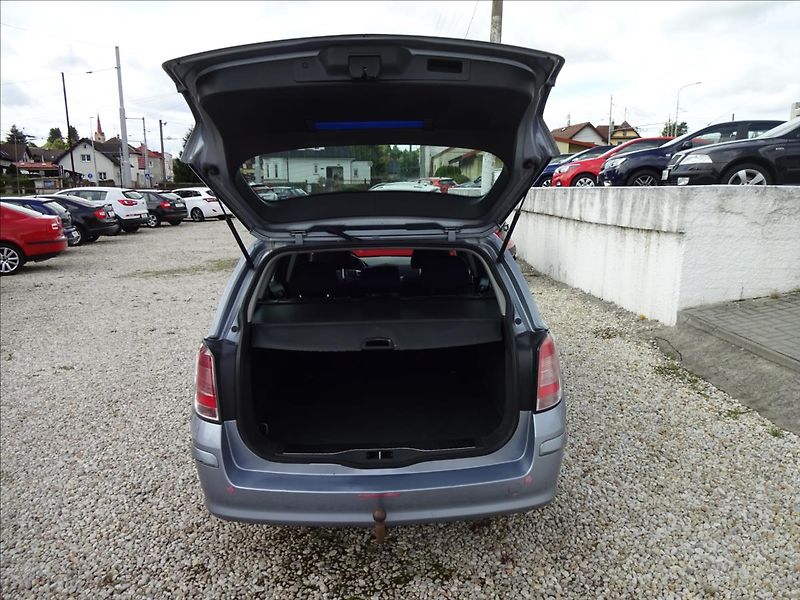 Opel Astra 1,6i 85kW - fotka 23 z 41