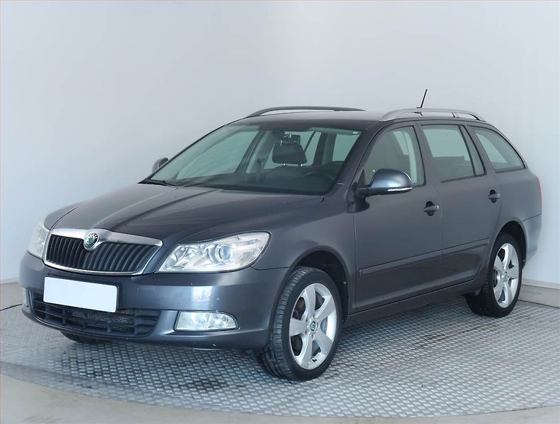 Škoda Octavia (2012) Elegance 2.0 TDI, Navi - fotka 2 z 18